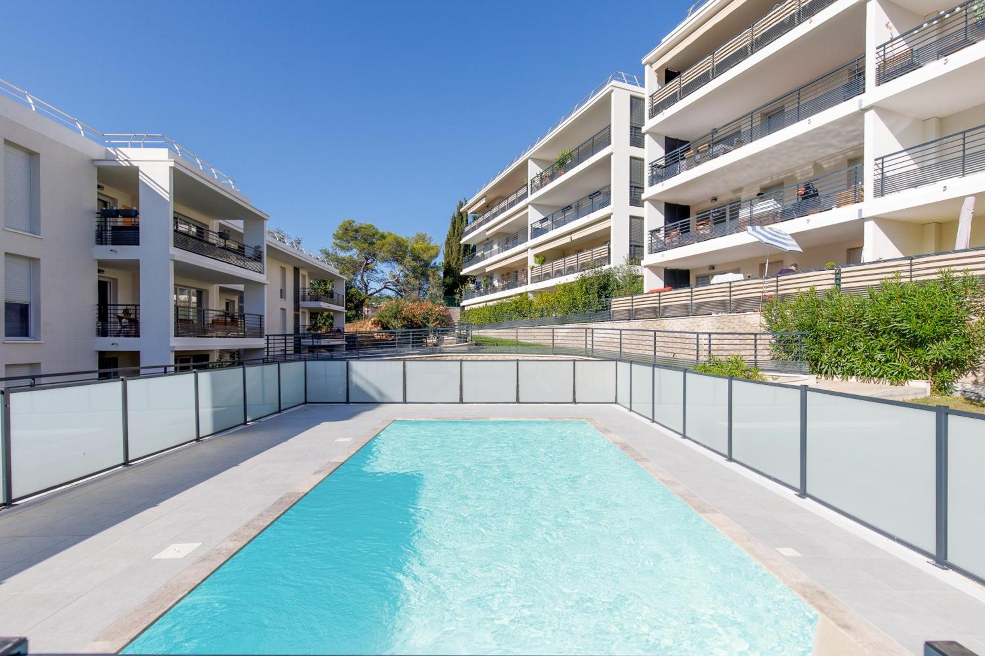 Lovely 2 Bedroom Condo With Pool Валорис Екстериор снимка